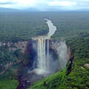 Vista aérea das Cataratas Kaieteur, na Guiana